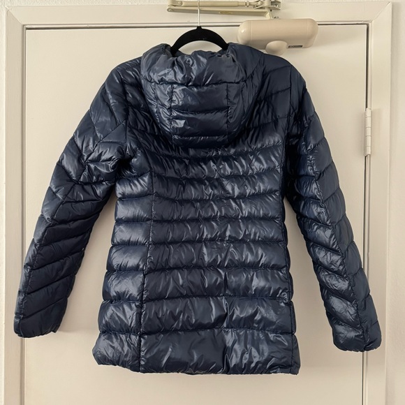 Uniqlo Women's Navy Puffer Jacket - Picture 2 of 5